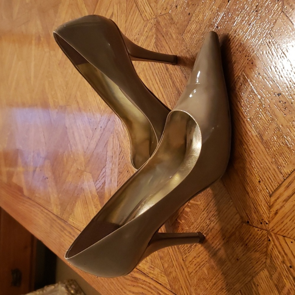 Beige patent leather heels